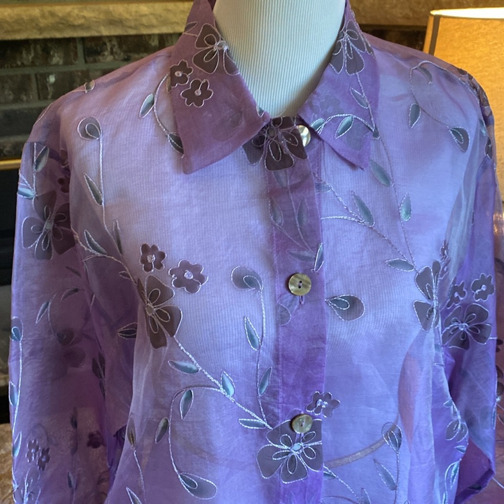 LISBETH 100% silk shear button top. GORGEOUS purple floral embroidery! Size XL.